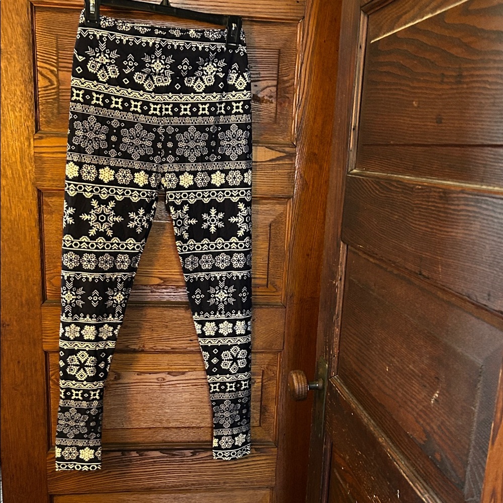 LuLaRoe Navy and White Aztec Snowflake Leggings